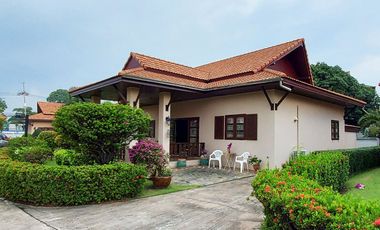 Villa in the small village of Tropical Residence in Bangsaen, Chonburi