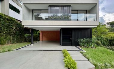 CASA CAMPESTRE EN ENVIGADO-LOMA DEL ESMERALDAL