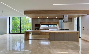 CASA CAMPESTRE EN ENVIGADO-LOMA DEL ESMERALDAL