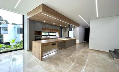 CASA CAMPESTRE EN ENVIGADO-LOMA DEL ESMERALDAL