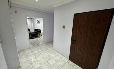 En Aqluiler departamento de 3 dormitorios amoblado en kennedy
