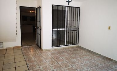 RENTO CASA EN VILLAS DE SANTA JULIA CERCA DE SORIANA DE RIO MAYO
