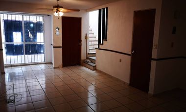 RENTO CASA EN VILLAS DE SANTA JULIA CERCA DE SORIANA DE RIO MAYO
