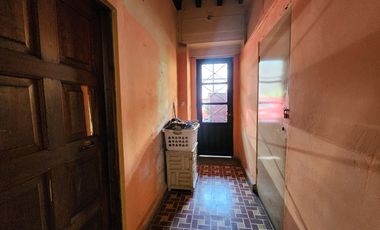 Casa de una planta para Remodelar en Av Hidalgo, Colonia San Bernardino.