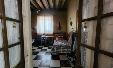 Casa de una planta para Remodelar en Av Hidalgo, Colonia San Bernardino.