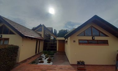 Casa en condominio privado con amplia zona verde, Sopó-Cundinamarca
