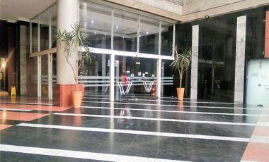 VENDE OFICINA, COMPAÑÍA CON AMUNATEGUI, SANTIAGO, 34 M2, 1 PRIVADO, PLANTA LIBRE, BAÑO, KITCHENETTE, CON OPCION DE ESTACIONAMIENTO