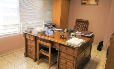 VENDE OFICINA, COMPAÑÍA CON AMUNATEGUI, SANTIAGO, 34 M2, 1 PRIVADO, PLANTA LIBRE, BAÑO, KITCHENETTE, CON OPCION DE ESTACIONAMIENTO
