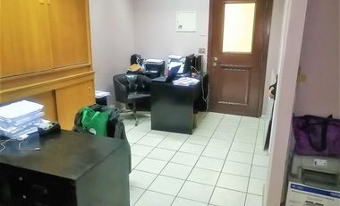 VENDE OFICINA, COMPAÑÍA CON AMUNATEGUI, SANTIAGO, 34 M2, 1 PRIVADO, PLANTA LIBRE, BAÑO, KITCHENETTE, CON OPCION DE ESTACIONAMIENTO