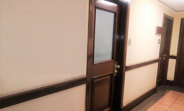 VENDE OFICINA, COMPAÑÍA CON AMUNATEGUI, SANTIAGO, 34 M2, 1 PRIVADO, PLANTA LIBRE, BAÑO, KITCHENETTE, CON OPCION DE ESTACIONAMIENTO
