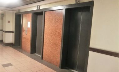 VENDE OFICINA, COMPAÑÍA CON AMUNATEGUI, SANTIAGO, 34 M2, 1 PRIVADO, PLANTA LIBRE, BAÑO, KITCHENETTE, CON OPCION DE ESTACIONAMIENTO