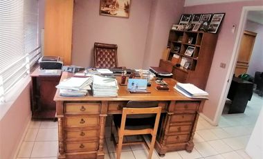 VENDE OFICINA, COMPAÑÍA CON AMUNATEGUI, SANTIAGO, 34 M2, 1 PRIVADO, PLANTA LIBRE, BAÑO, KITCHENETTE, CON OPCION DE ESTACIONAMIENTO