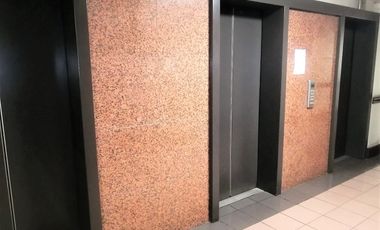 VENDE OFICINA, COMPAÑÍA CON AMUNATEGUI, SANTIAGO, 34 M2, 1 PRIVADO, PLANTA LIBRE, BAÑO, KITCHENETTE, CON OPCION DE ESTACIONAMIENTO