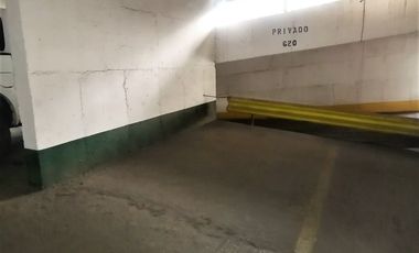 VENDE OFICINA, COMPAÑÍA CON AMUNATEGUI, SANTIAGO, 34 M2, 1 PRIVADO, PLANTA LIBRE, BAÑO, KITCHENETTE, CON OPCION DE ESTACIONAMIENTO