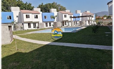 Casas con alberca excelente ubicación