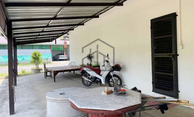 Land for sale with 1 small house and 1 storage building, San Khong, San Kamphaeng.