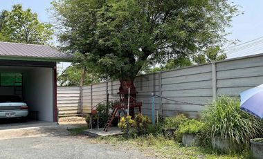 Land for sale with 1 small house and 1 storage building, San Khong, San Kamphaeng.