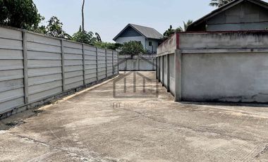 Land for sale with 1 small house and 1 storage building, San Khong, San Kamphaeng.