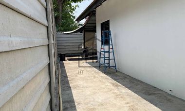 Land for sale with 1 small house and 1 storage building, San Khong, San Kamphaeng.