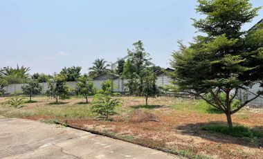 Land for sale with 1 small house and 1 storage building, San Khong, San Kamphaeng.
