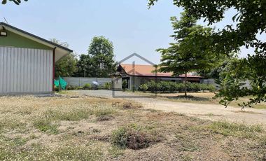 Land for sale with 1 small house and 1 storage building, San Khong, San Kamphaeng.