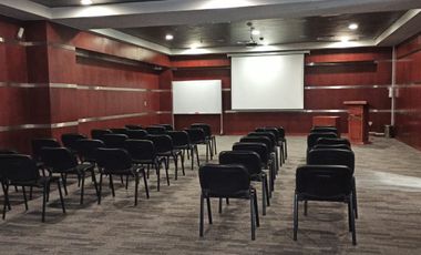 Venta de oficina en exclusivo edificio frente al Jockey Plaza