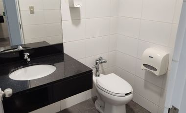 Venta de oficina en exclusivo edificio frente al Jockey Plaza