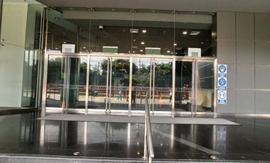 Venta de oficina en exclusivo edificio frente al Jockey Plaza