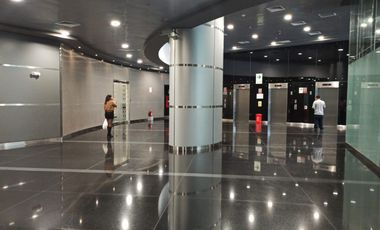 Venta de oficina en exclusivo edificio frente al Jockey Plaza
