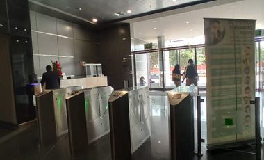 Venta de oficina en exclusivo edificio frente al Jockey Plaza