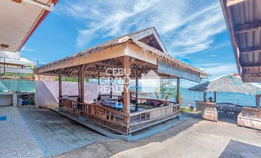 Beachfront 2 Bedroom House for Sale in Compostela