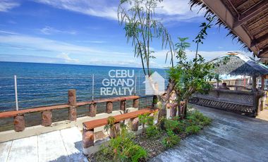 Beachfront 2 Bedroom House for Sale in Compostela