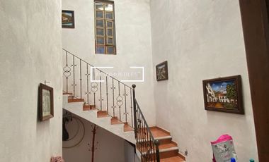 Amplia casa en venta por salida a Quiroga