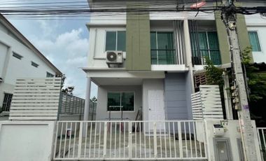For sale/ Foe rent Townhome Nervana Cover On Nut 65