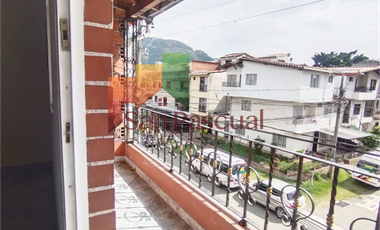 CÓDIGO: 2319🏡 VENDO🏠 Hermoso Apartamento tercer piso Dúplex en Barrio Villa Nueva (Copacabana).