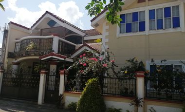Beautiful House w/garden fruits trees flowers Scenic View of Mt. Makiling Quiet Secured Community Sto. Tomas Batangas