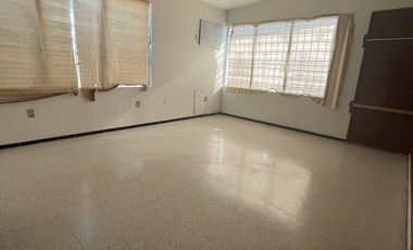 VENTA | CASA CON AMPLIO PATIO 4 RECAMARAS FRACCIONAMIENTO REFORMA