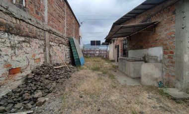 Terreno comercial esquinero de venta en Portoviejo