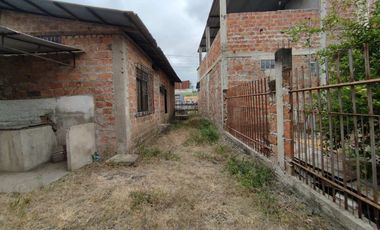 Terreno comercial esquinero de venta en Portoviejo