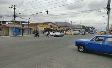 Terreno comercial esquinero de venta en Portoviejo