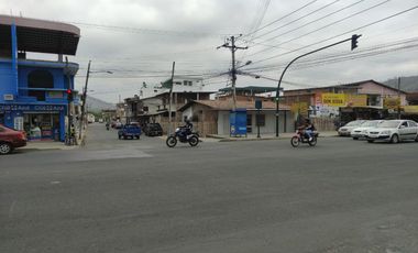 Terreno comercial esquinero de venta en Portoviejo
