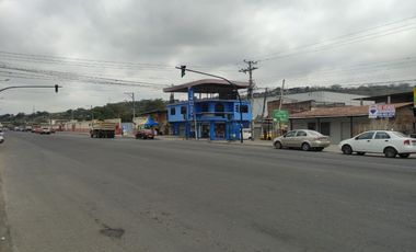 Terreno comercial esquinero de venta en Portoviejo