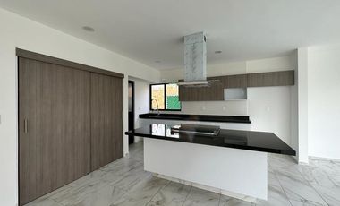 CASA EN VENTA EN LOMAS DE COCOYOC