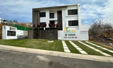 CASA EN VENTA EN LOMAS DE COCOYOC