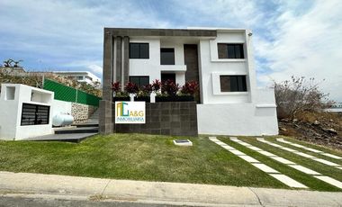 CASA EN VENTA EN LOMAS DE COCOYOC