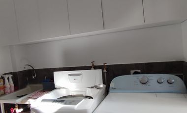 ELEGANTE Y MODERNA CASA