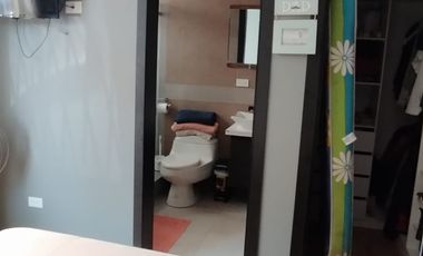 ELEGANTE Y MODERNA CASA
