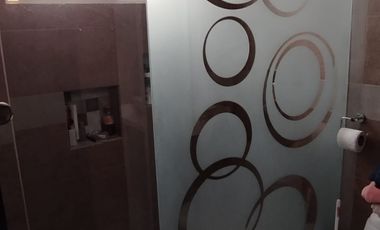 ELEGANTE Y MODERNA CASA