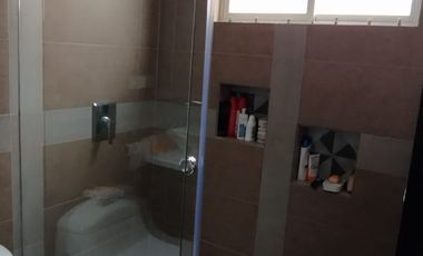 ELEGANTE Y MODERNA CASA