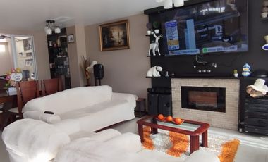 ELEGANTE Y MODERNA CASA